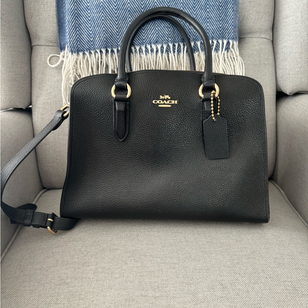 Coach purse with shoulder strap and pocket with zipper
